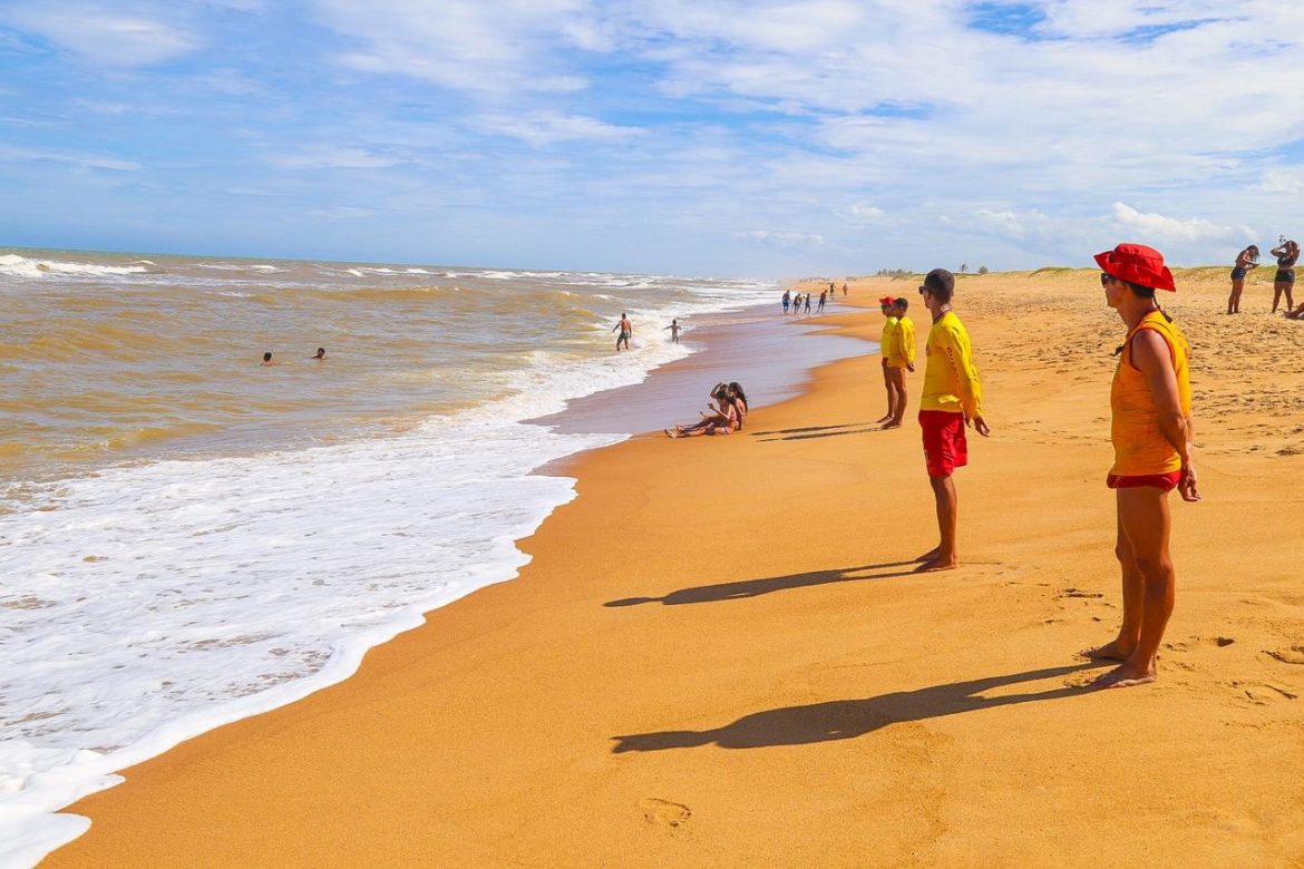 Mais de 20 salvamentos em praias do litoral de Linhares na entrada do Ano Novo