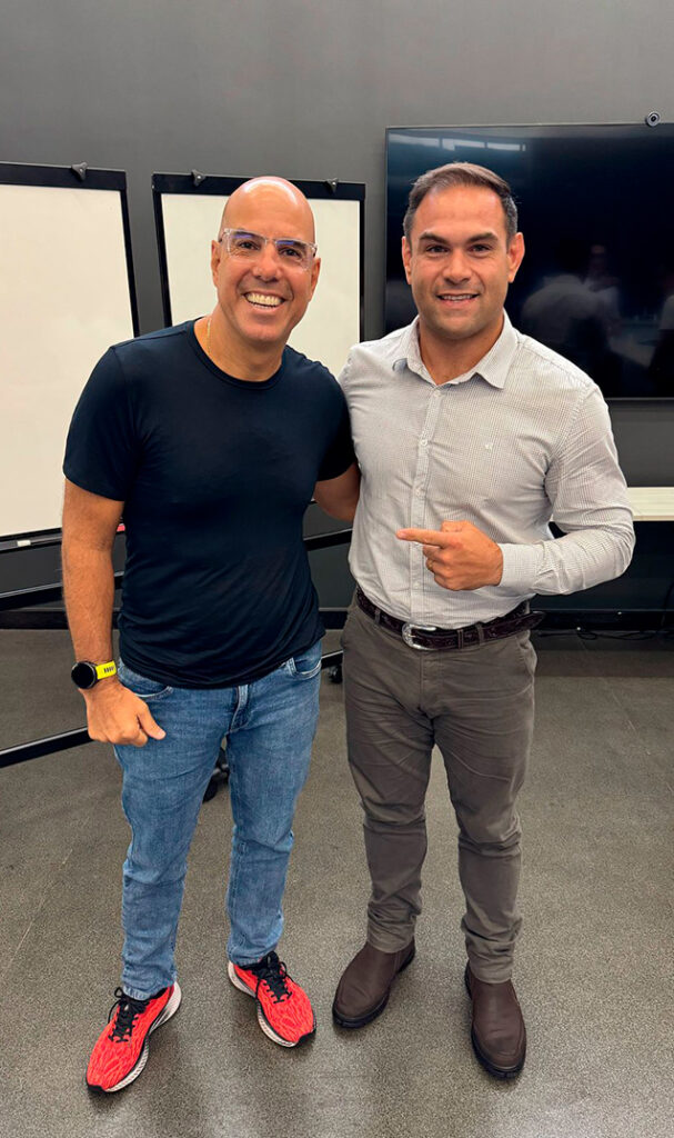 Anderson Paiva ao lado de Rogério Salume