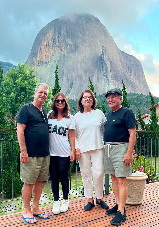 •• Solange e Fernando Machado com Martinha e Walter Piana, em Pedra Azul
